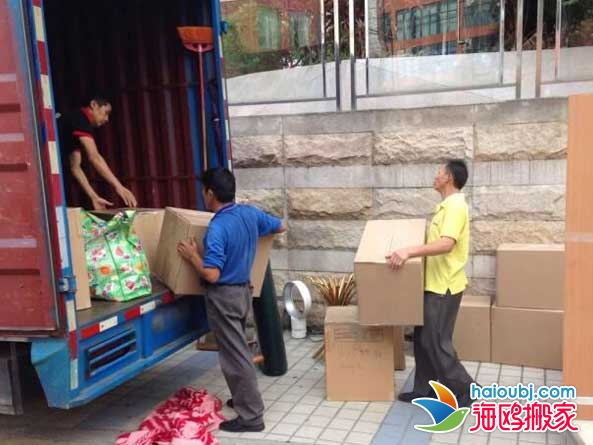 昆明搬家公司小編收集到這么些有關(guān)貨拉拉搬家的相關(guān)信息，有很多朋友問：貨拉拉不幫忙搬運(yùn)嗎？貨拉拉搬家會(huì)幫忙搬嗎？貨拉拉是否幫忙搬貨？貨拉拉負(fù)責(zé)搬運(yùn)嗎?貨拉拉是否幫忙搬運(yùn)貨物？