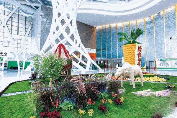 昆明搬家公司解讀2018昆明國際農(nóng)博會開幕首日簽約額達241億.jpg